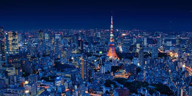 Cityscape of Tokyo at night with the Tokyo Tower lit up