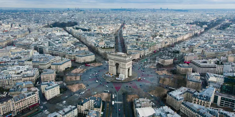 Arial photo of the Arc de Triomphe and the surrounding neighbourhoods