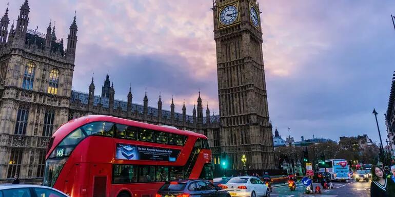 Big Ben and London streetscape — Photo by Lucas Davies / Unsplash