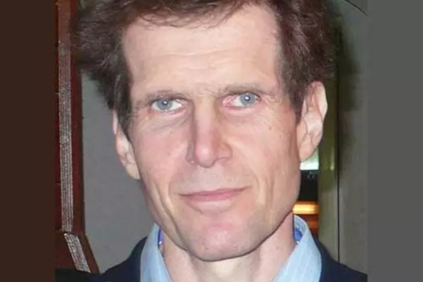 Headshot of Mark Kramer