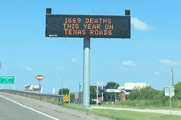 Highway sign saying: 1669 Deaths this year on Texas roads