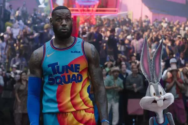 Lebron James and Bugs Bunny in Space Jam 2