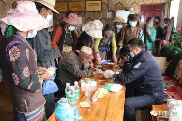 Tibetans get DNA taken by Chinese authorities