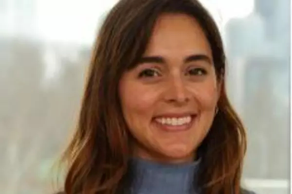 Headshot of Isabela Dos Santos