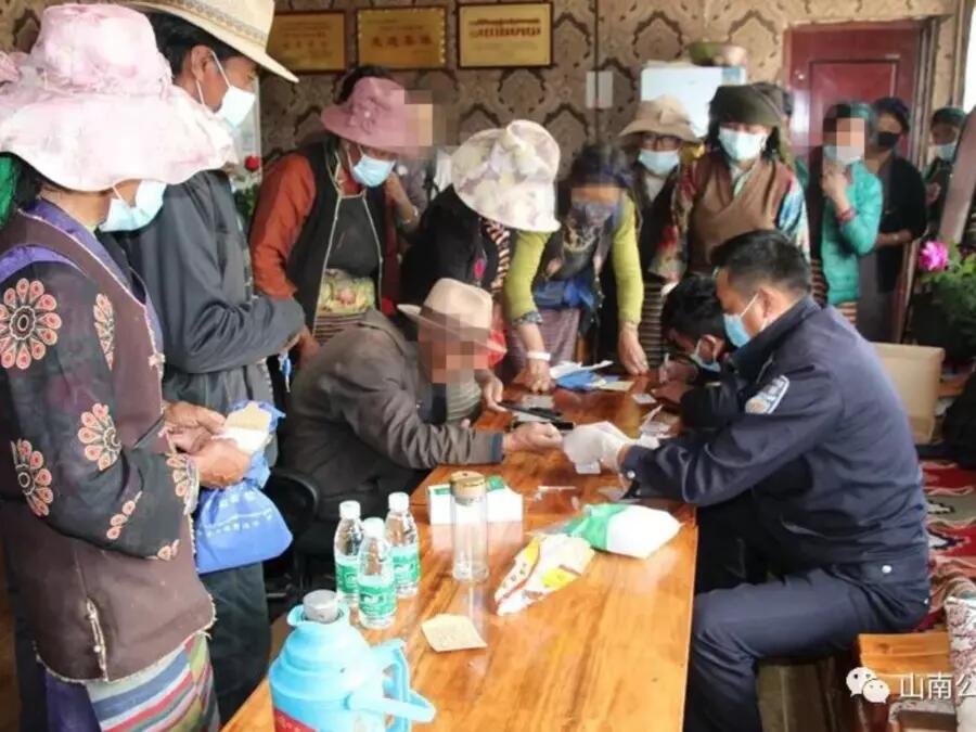 Tibetans get DNA taken by Chinese authorities