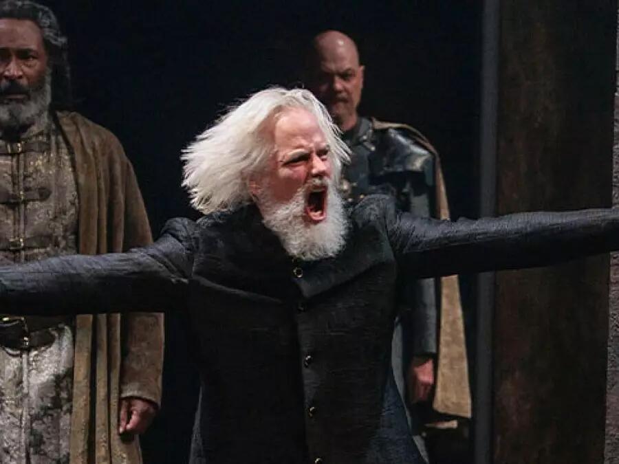 Paul Gross acting as King Lear