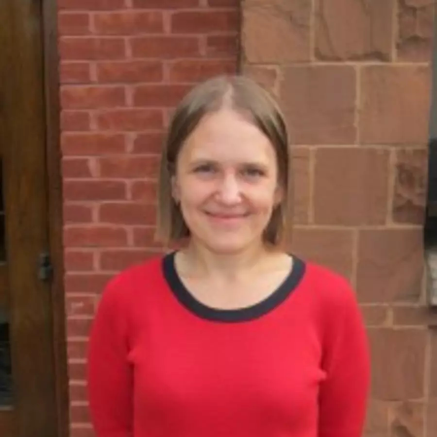 Headshot of Olga Kesarchuk